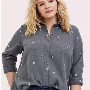 NWT Torrid size 2 gray daisies denim button up top